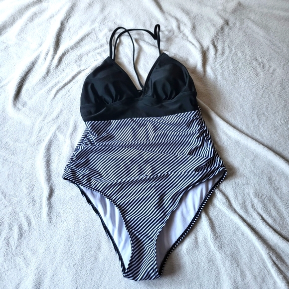 Shein swimsuit black and white stripe one piece women's 0XL - Picture 1 of 7